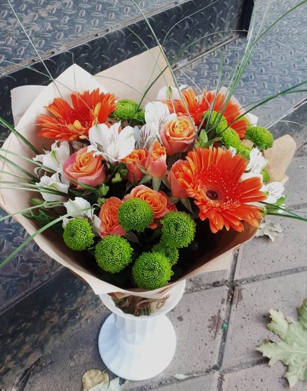 Букет цветов из: Герберы, Хризантемы, Альстромерии и Розы в Теплоозерске