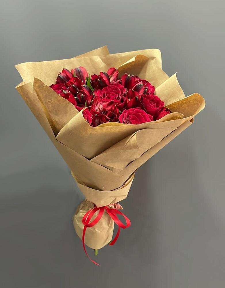 Букет цветов из: Альстромерии и Розы в Теплоозерске