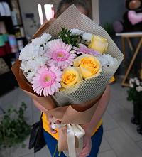 Букет цветов из:  Герберы, Розы и Хризантемы в Теплоозерске
