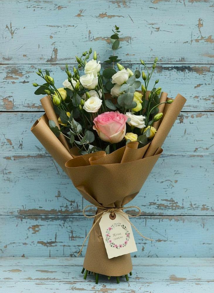 Букет цветов из: Розы и Лизиантусы в Теплоозерске