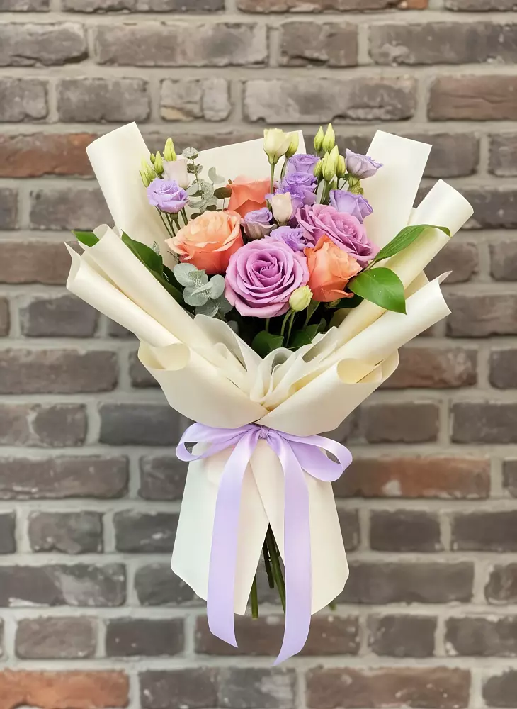 Букет цветов из: Лизиантусы и Розы в Теплоозерске