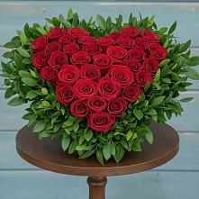 Цветочная композиция из Розы в виде сердца в Теплоозерске