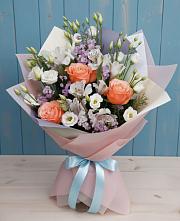 Букет цветов из:  Лизиантусы, Розы, Альстромерии и Гипсофила в Теплоозерске
