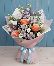 Букет цветов из:  Лизиантусы, Розы, Альстромерии и Гипсофила в Теплоозерске