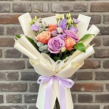 Букет цветов из:  Лизиантусы и Розы в Теплоозерске