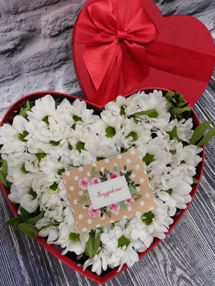 Цветочная композиция из Хризантемы в виде сердца в Теплоозерске