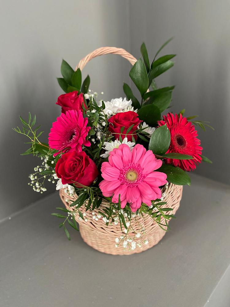 Цветочная композиция из Розы, Хризантемы и Герберы в корзине в Теплоозерске