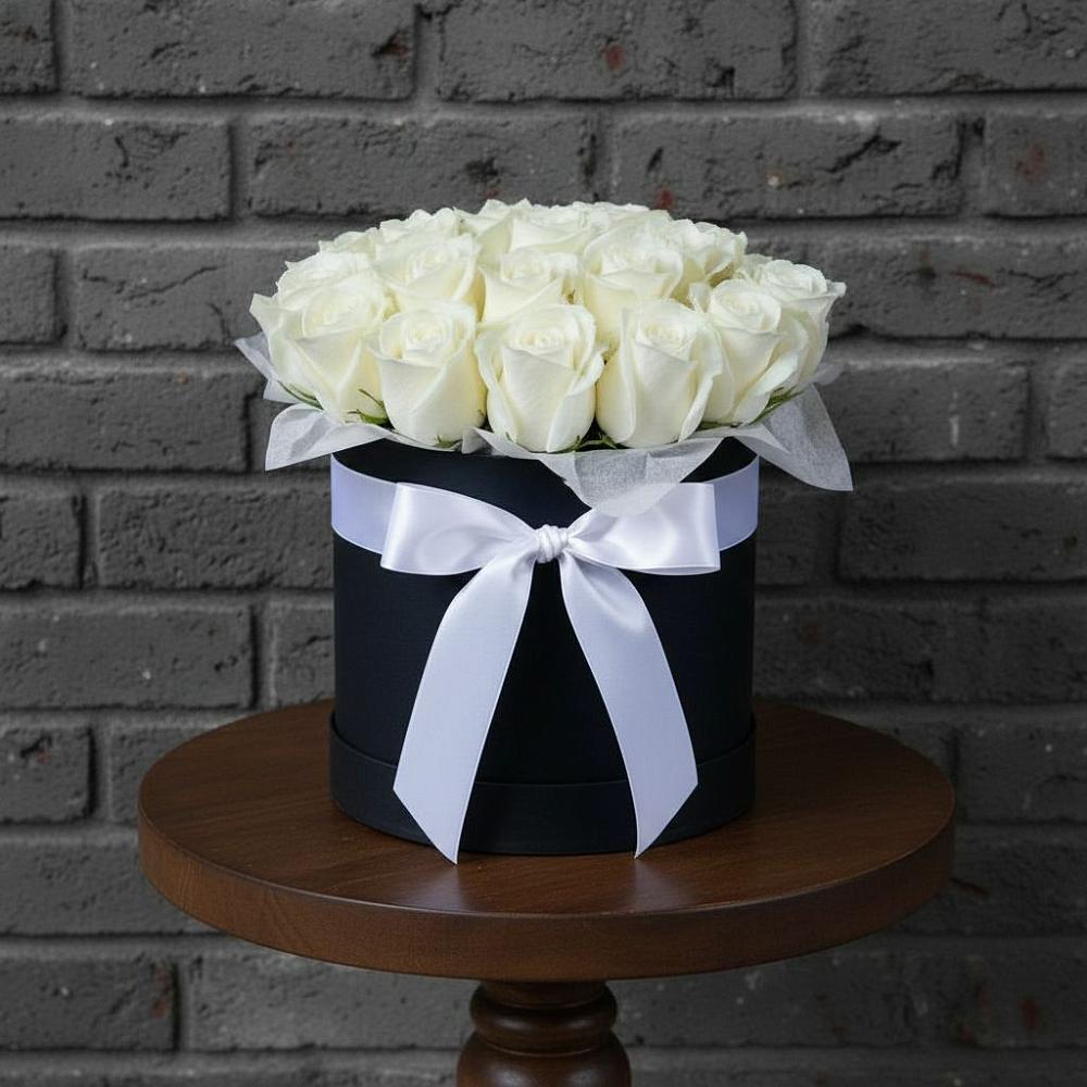 Цветочная композиция из Розы в шляпной коробке в Теплоозерске