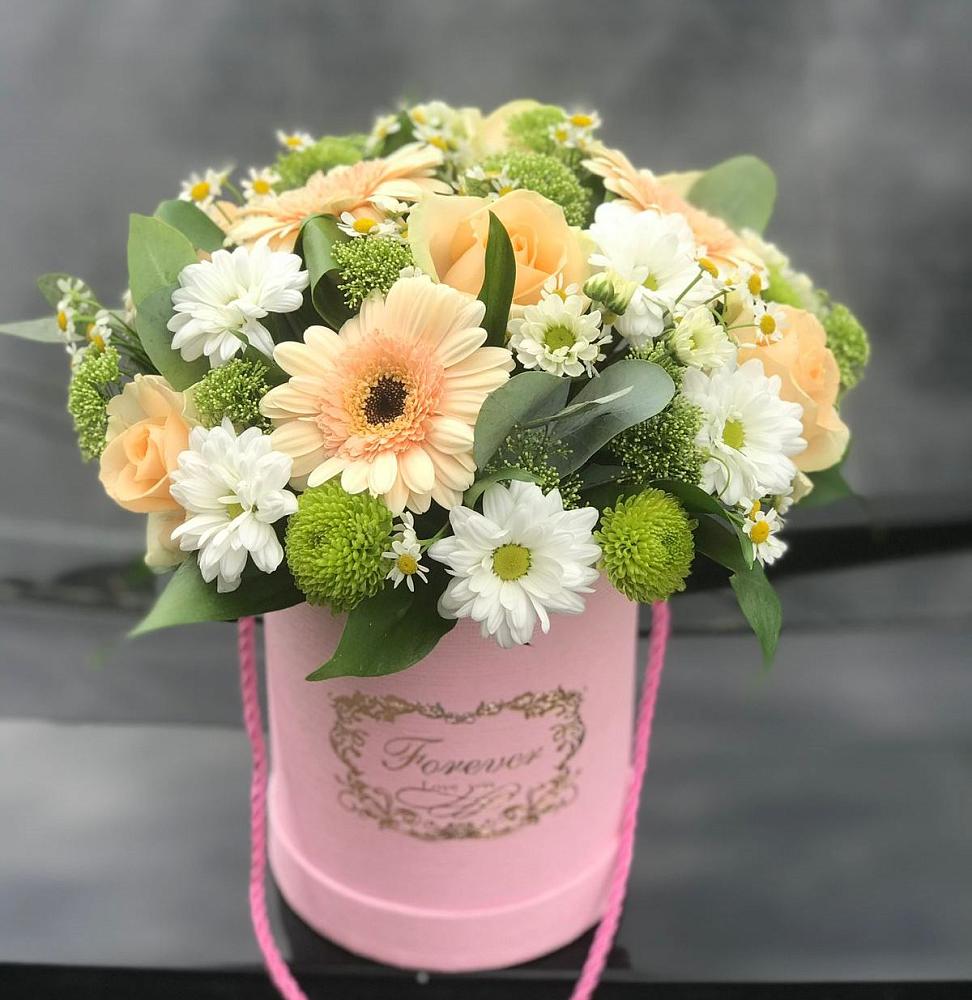 Цветочная композиция из Розы, Герберы и Хризантемы в шляпной коробке в Теплоозерске