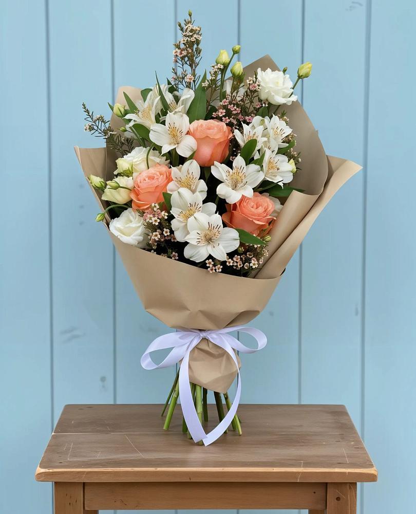 Букет цветов из: Альстромерии, Лизиантусы, Розы и Хризантемы в Теплоозерске