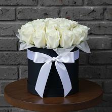 Цветочная композиция из Розы в шляпной коробке в Теплоозерске